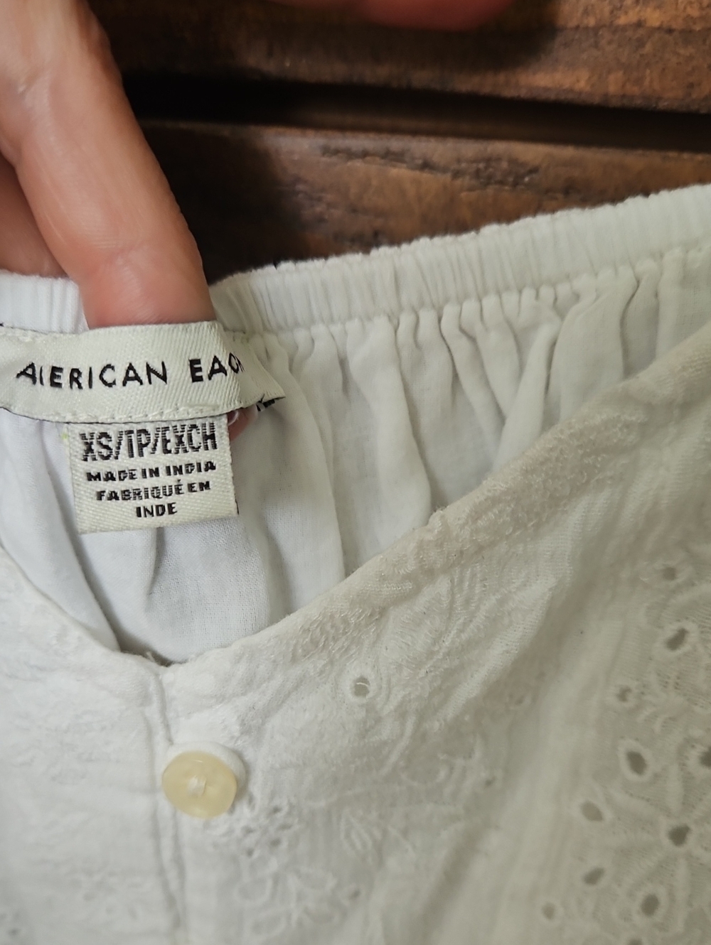 White Eyelet Button-Front Cropped Tank Top - Women - Picture 3 of 4